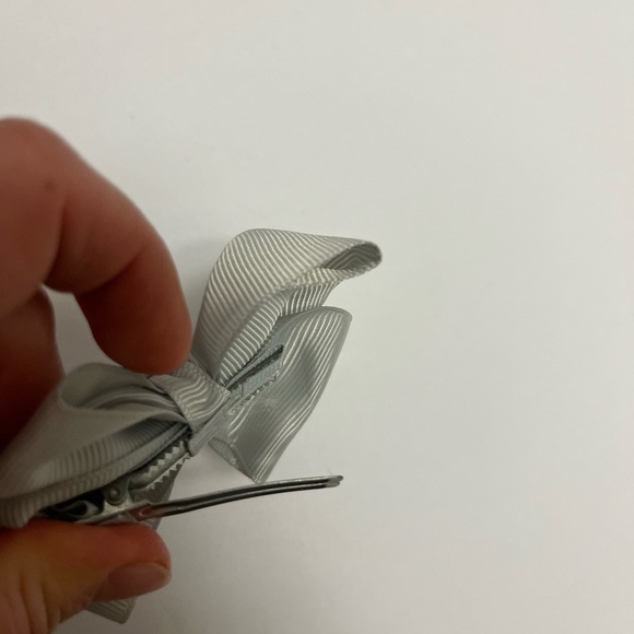 ❤️ FREE with any purchase 🙏🏽 Lot of 4 🎀🩵💖 bows clips and 1 ruffle scrunchie - Picture 9 of 14